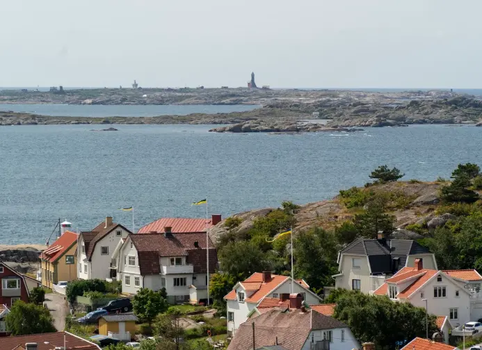 Hönö och Göteborgs skärgård med kust, hav och hus